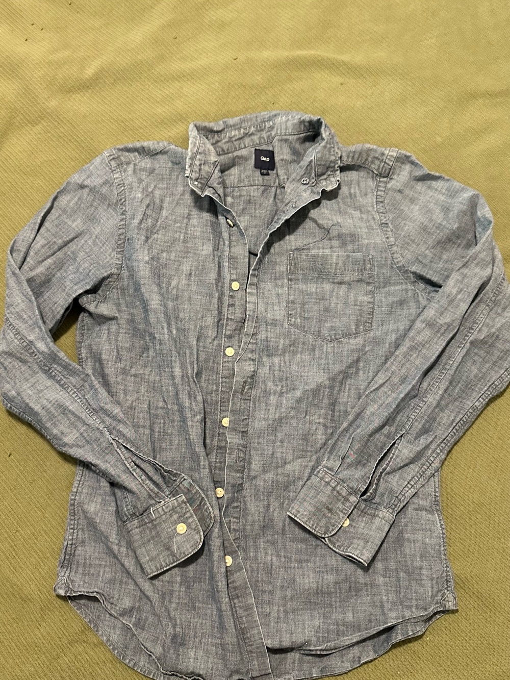 GAP Men's Light Blue Chambray Button-Up Shirt